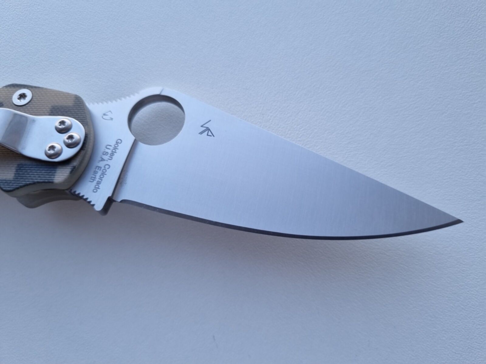 Blue steel knife. Ножи Spyderco CPM 530v. CPM s110v. Spyderco para 3 материал стали: 440с. Ножевой тест.