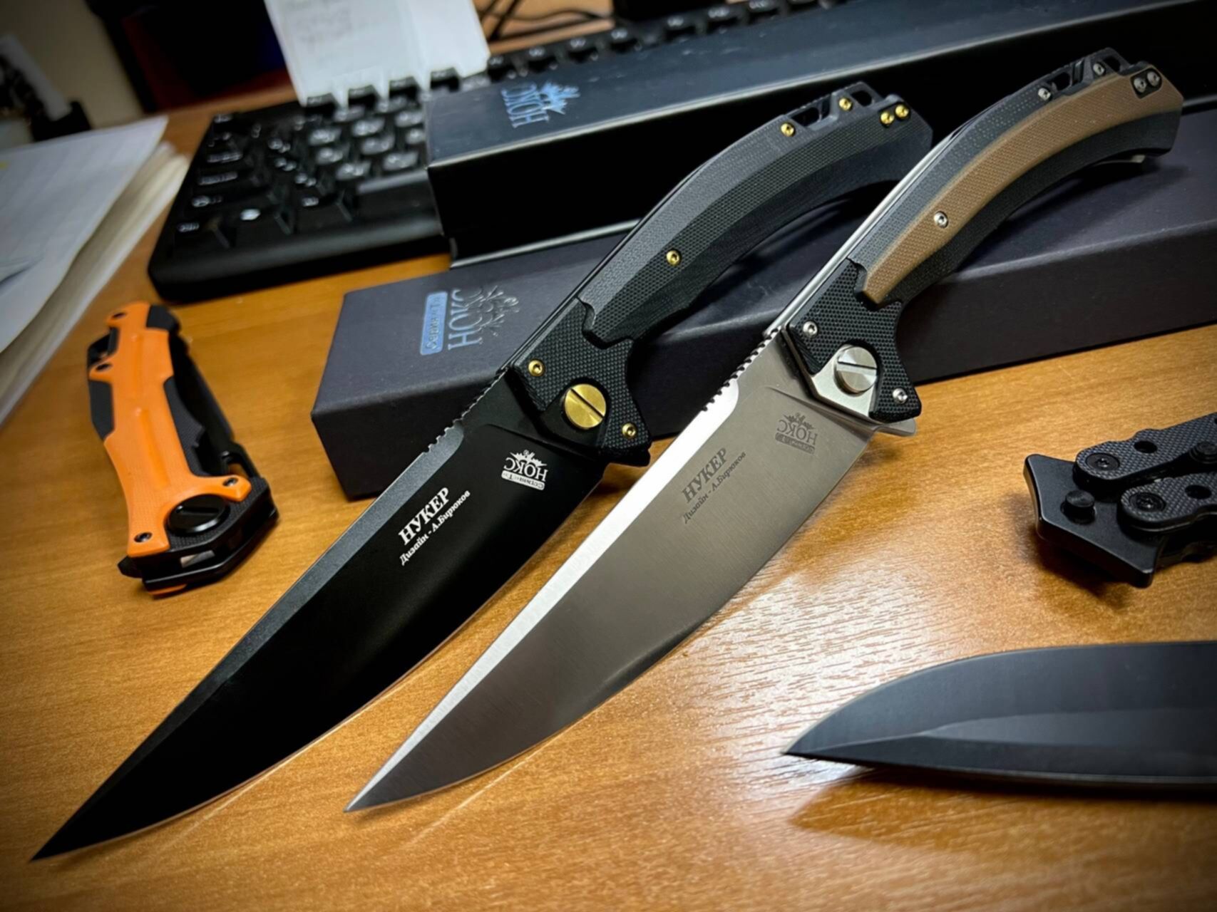 фото двух ножей