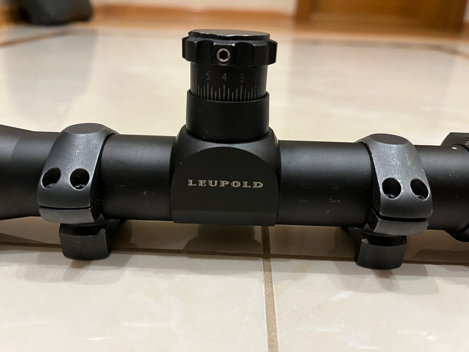 Leupold mark 4. Американский прицел 4-30. Leopold 8 30 бинокль. Старинная оптика. Проверка оптических прицелов на оснастке.