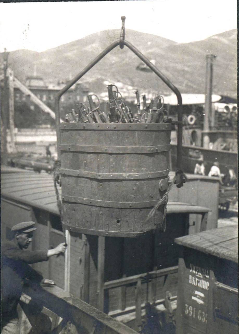 Бегство из Новороссийска 1920. Бочка1969, Новороссийск. Бочка Новороссийск. Фото бочка Новороссийск.