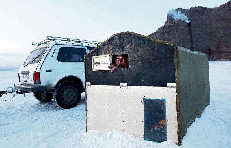 Рыбалка будка. Складной домик для зимней рыбалки. Передвижной домик для зимней рыбалки. Будка для рыбалки зимой. Домик для зимней рыбалки.