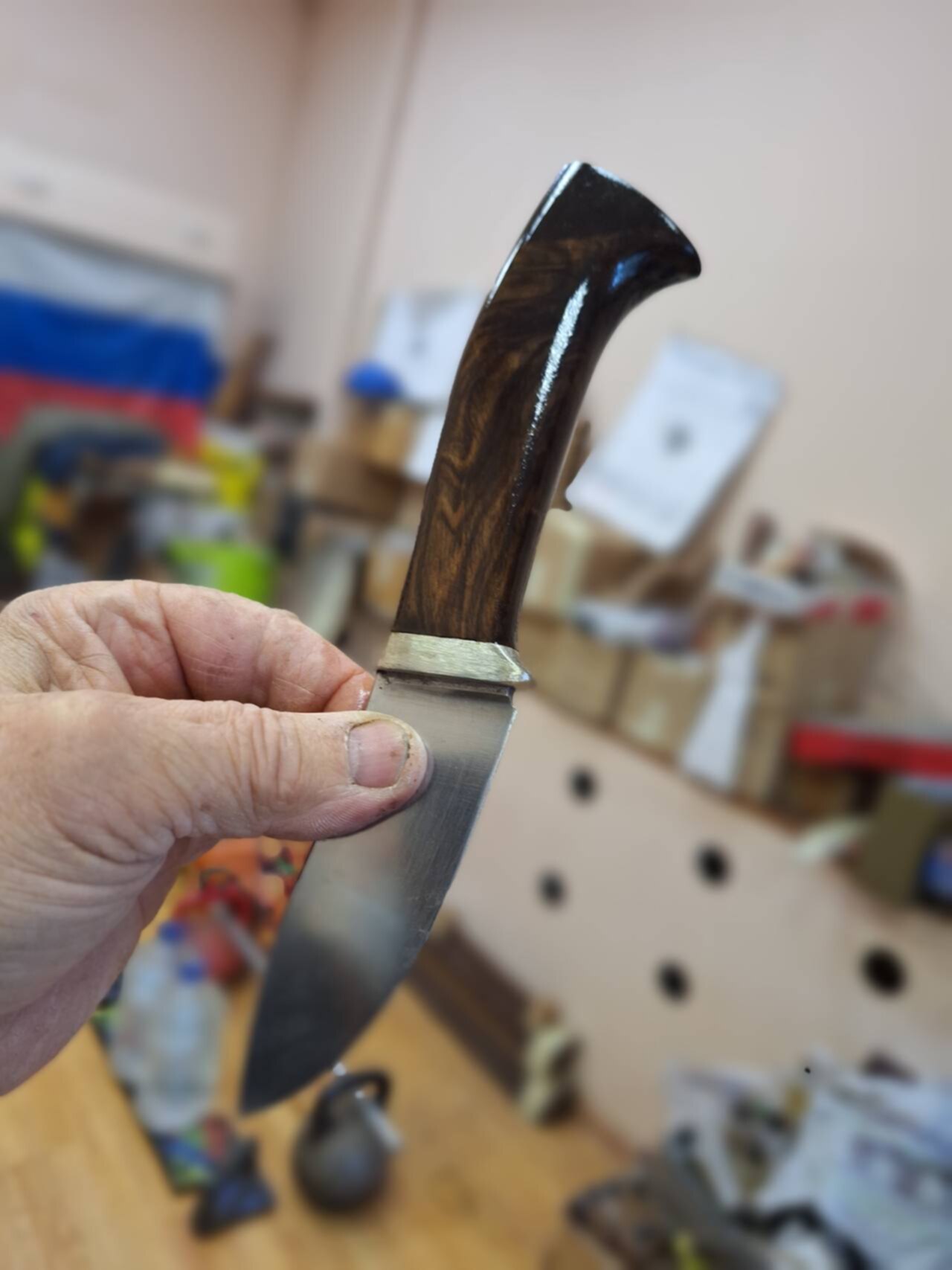 Изготовление оригинальной кожаной рукояти для ножа: пошаговый видео-гид