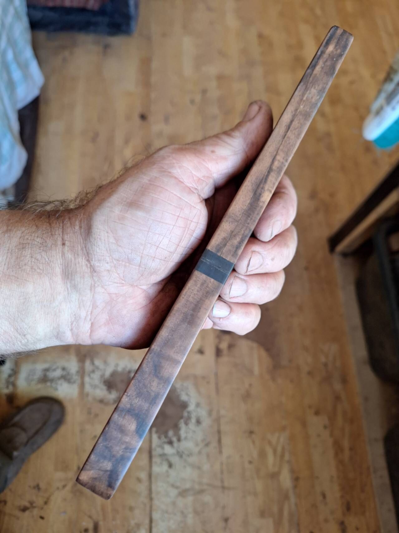 Создание элементарной пробковой рукояти для ножа: пошаговый видео-гайд